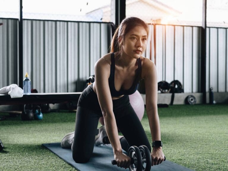 ćwiczenia na brzuch dla początkujących