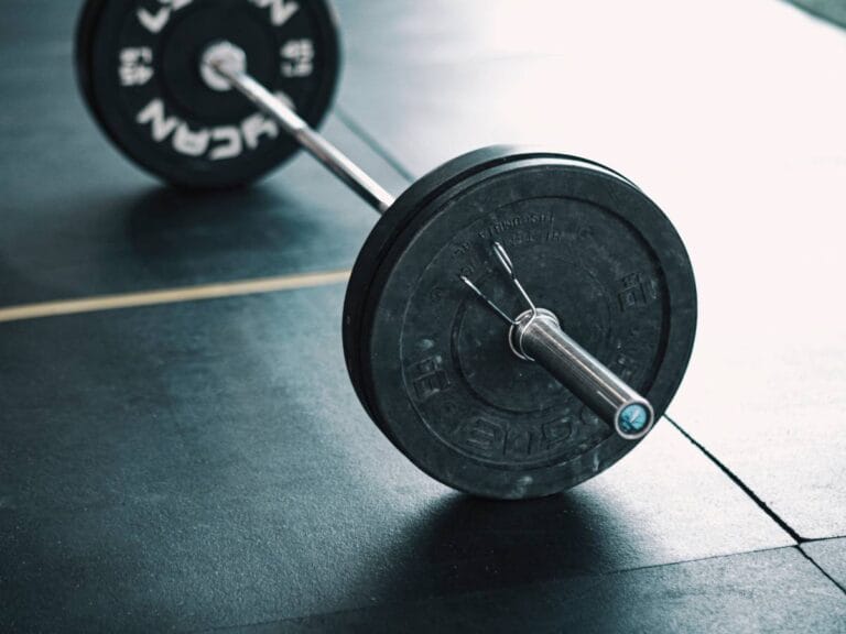 ćwiczenia na pośladki ze sztangą